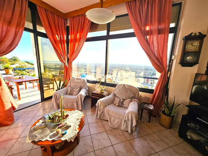 Image No.6-6 Bed Property for sale