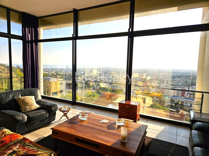 Image No.8-6 Bed Property for sale