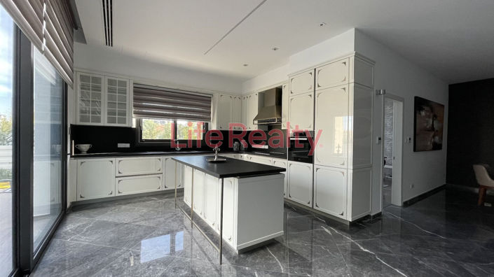 Image No.7-5 Bed House for sale