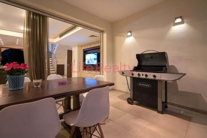 Image No.10-6 Bed House for sale