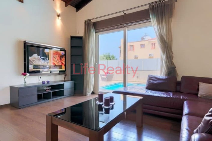 Image No.13-6 Bed House for sale