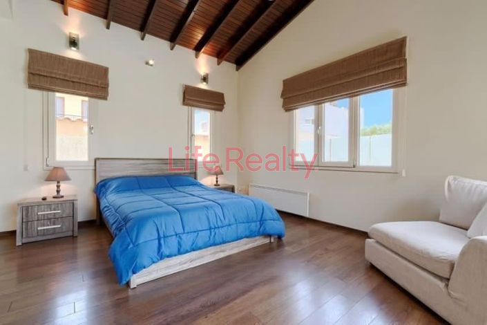 Image No.16-6 Bed House for sale