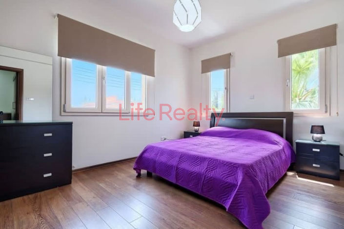 Image No.22-6 Bed House for sale