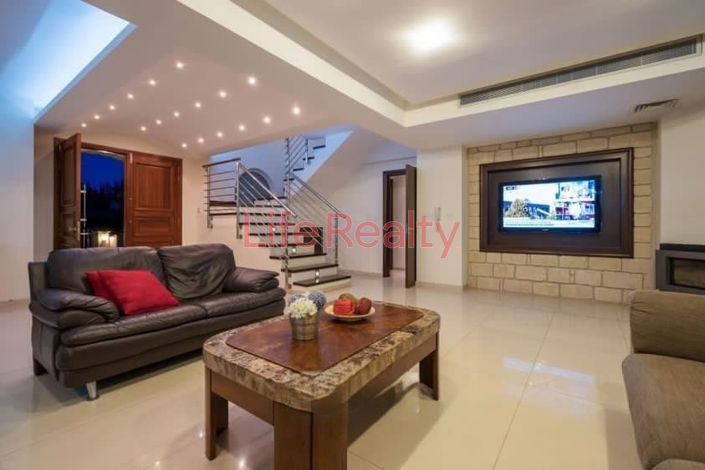 Image No.9-6 Bed House for sale