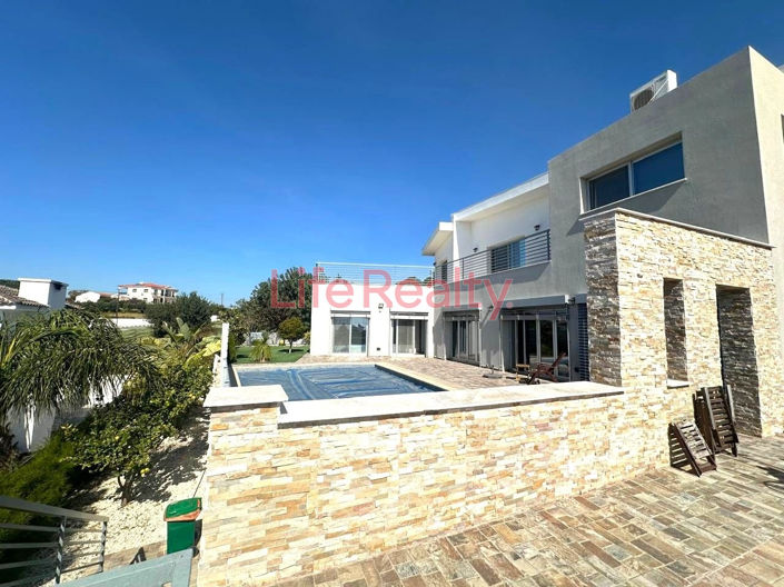 Image No.12-5 Bed House for sale