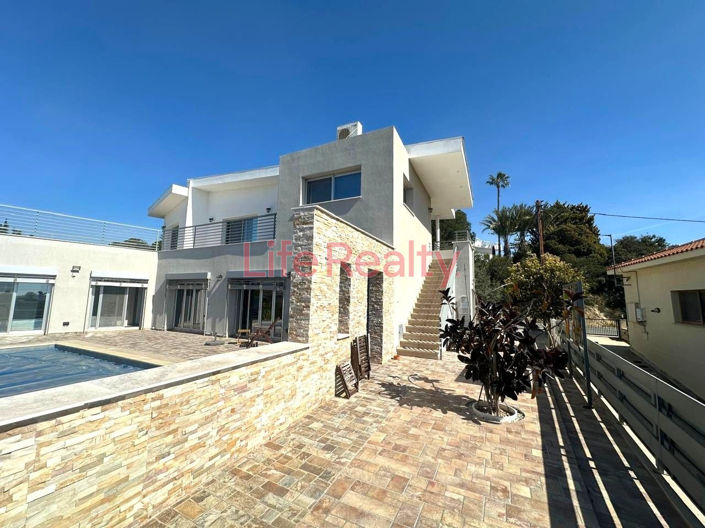 Image No.2-5 Bed House for sale