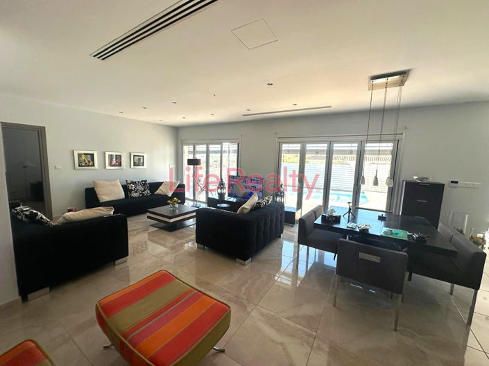 Image No.3-5 Bed House for sale