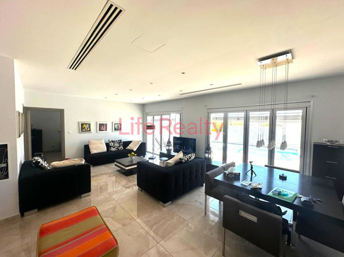 Image No.4-5 Bed House for sale