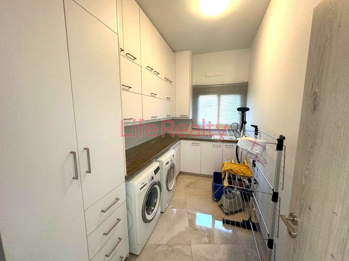 Image No.6-5 Bed House for sale