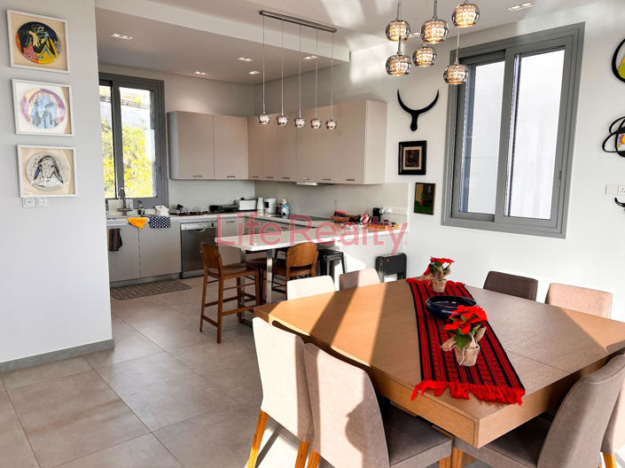 Image No.12-7 Bed House for sale