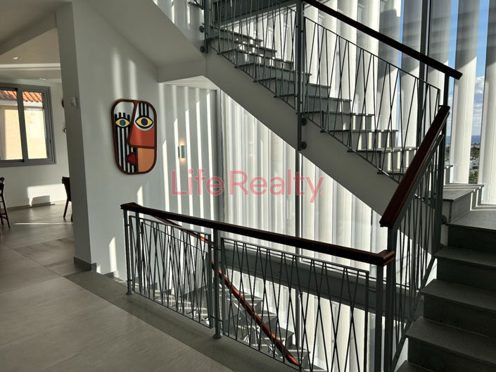 Image No.16-7 Bed House for sale