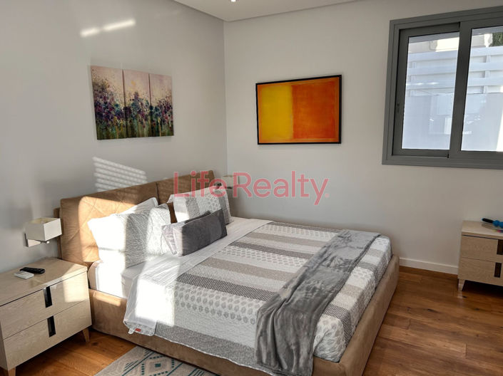 Image No.18-7 Bed House for sale