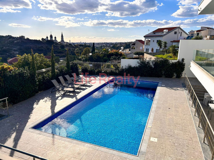 Image No.2-7 Bed House for sale