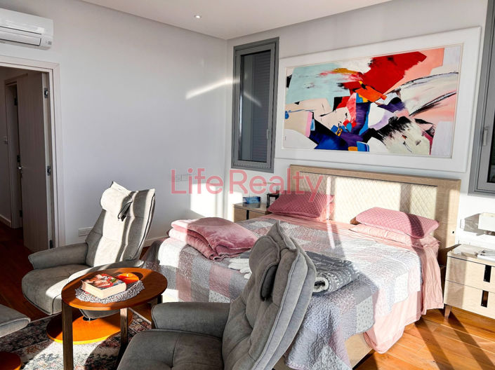 Image No.20-7 Bed House for sale