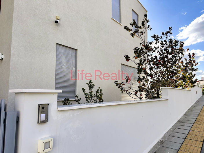 Image No.40-7 Bed House for sale