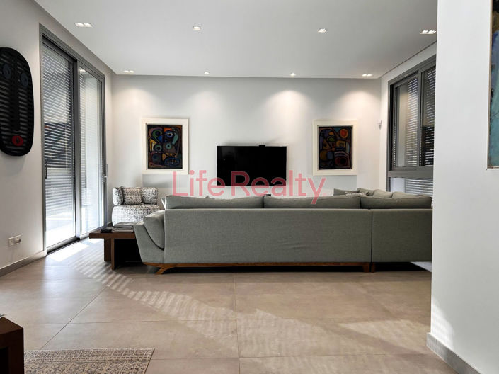 Image No.7-7 Bed House for sale