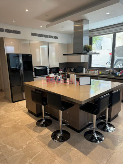 Image No.5-5 Bed House for sale