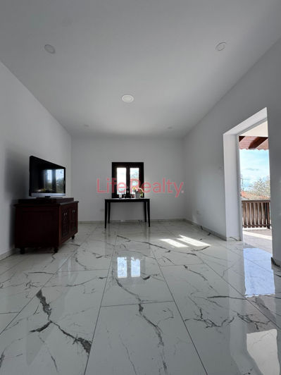 Image No.4-2 Bed House for sale