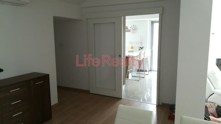 Image No.10-3 Bed House for sale