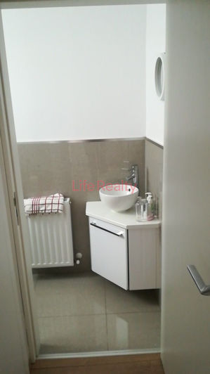 Image No.18-3 Bed House for sale