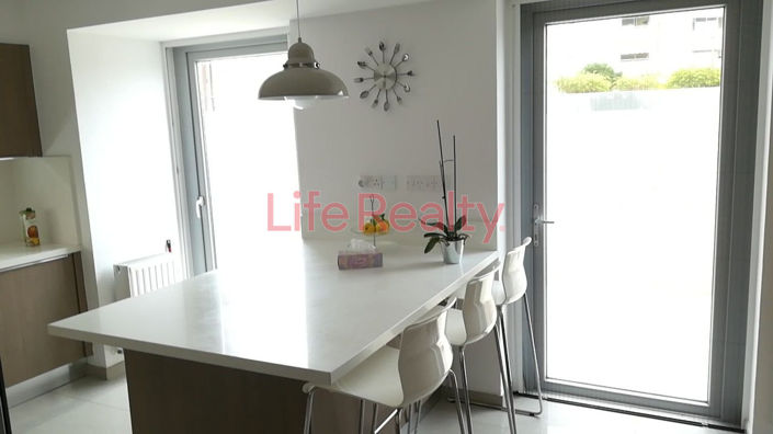 Image No.6-3 Bed House for sale