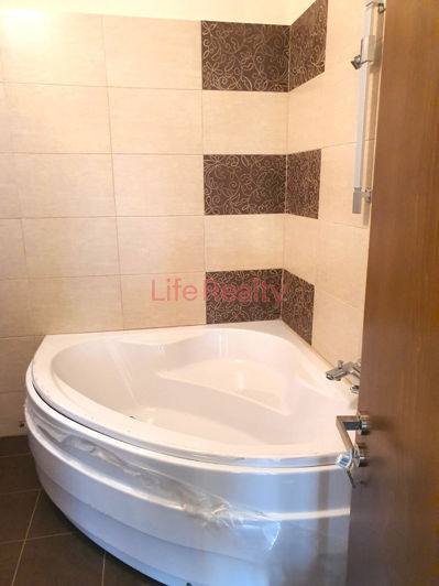 Image No.8-5 Bed House for sale