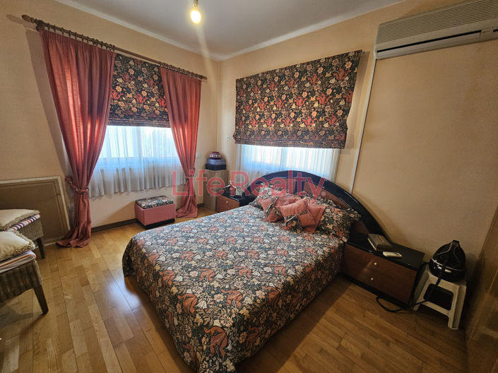 Image No.12-4 Bed House for sale