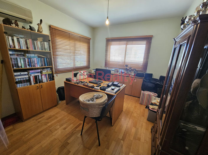 Image No.15-4 Bed House for sale