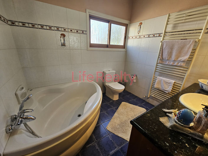 Image No.19-4 Bed House for sale