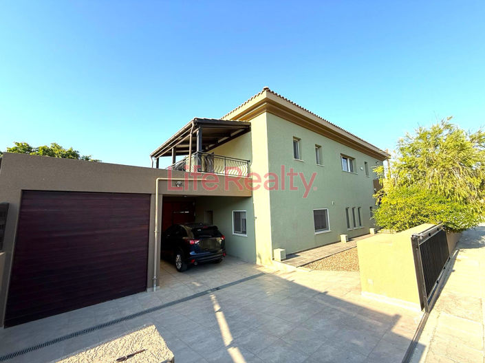 Image No.8-5 Bed House for sale