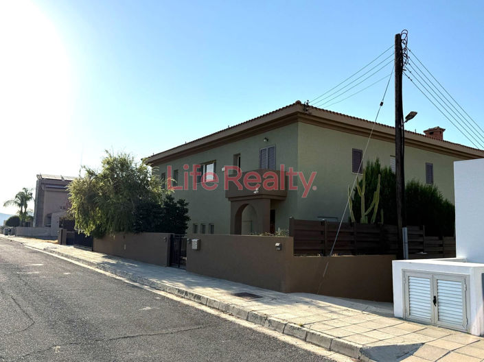 Image No.9-5 Bed House for sale