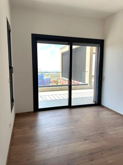 Image No.10-3 Bed Apartment for sale