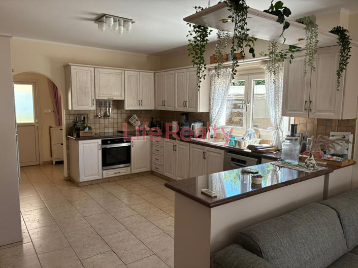 Image No.6-6 Bed House for sale