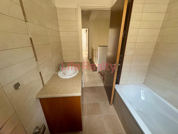 Image No.10-3 Bed House for sale