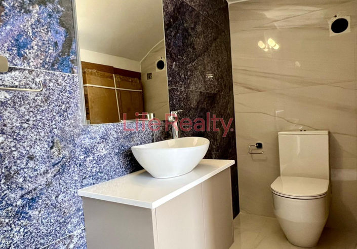 Image No.18-3 Bed House for sale