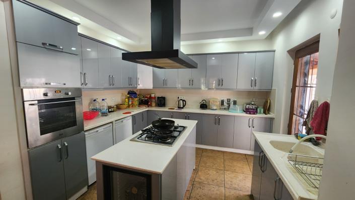 Image No.5-5 Bed Villa for sale