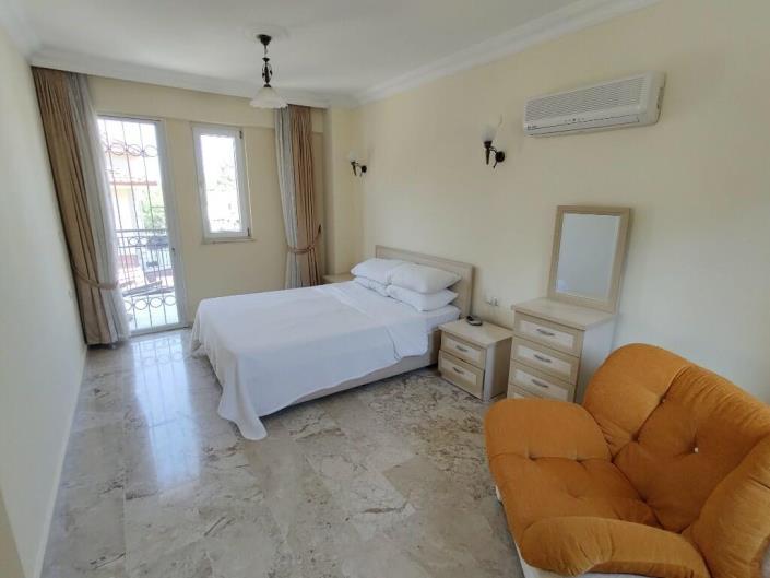 Image No.22-2 Bed Semi-Detached for sale