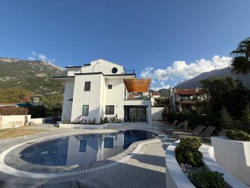 4 Bed Villa / Detached for sale