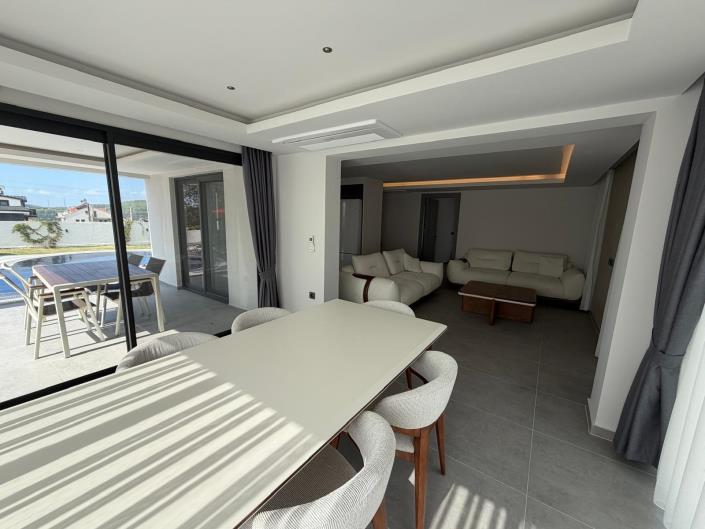 Image No.14-4 Bed Villa / Detached for sale