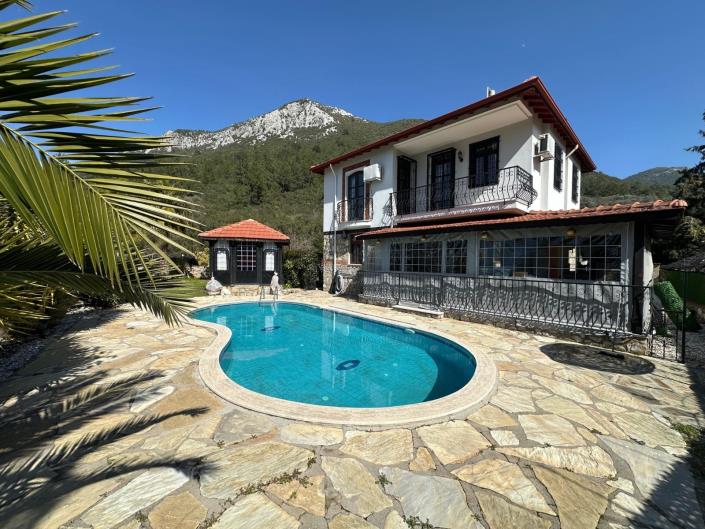 Image No.1-3 Bed Villa / Detached for sale
