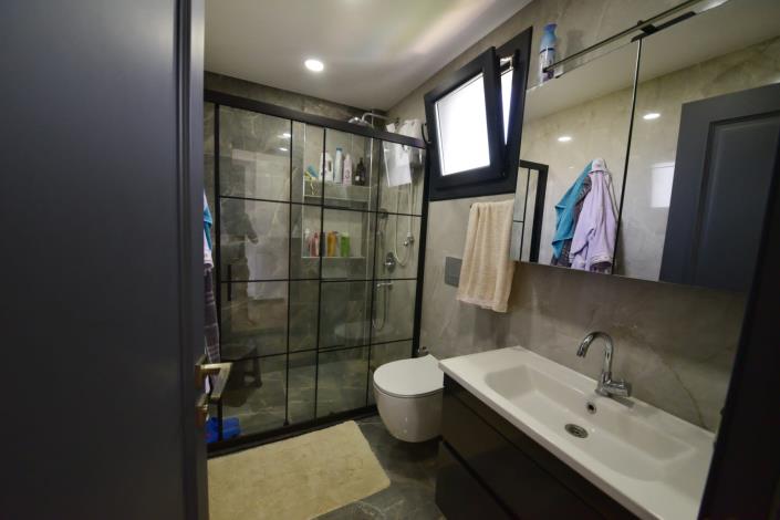 Image No.12-4 Bed Villa / Detached for sale