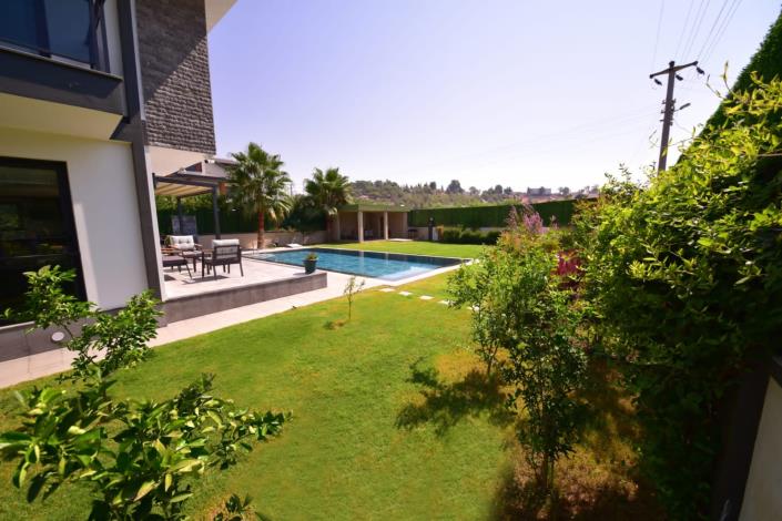 Image No.28-4 Bed Villa / Detached for sale