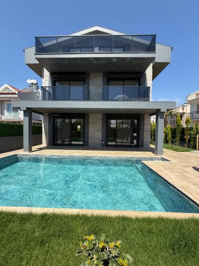 Image No.2-4 Bed Villa / Detached for sale