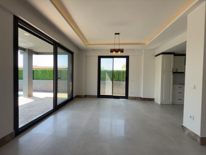 Image No.10-4 Bed Villa / Detached for sale