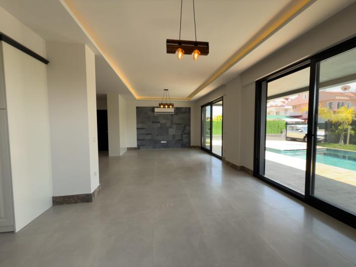 Image No.11-4 Bed Villa / Detached for sale