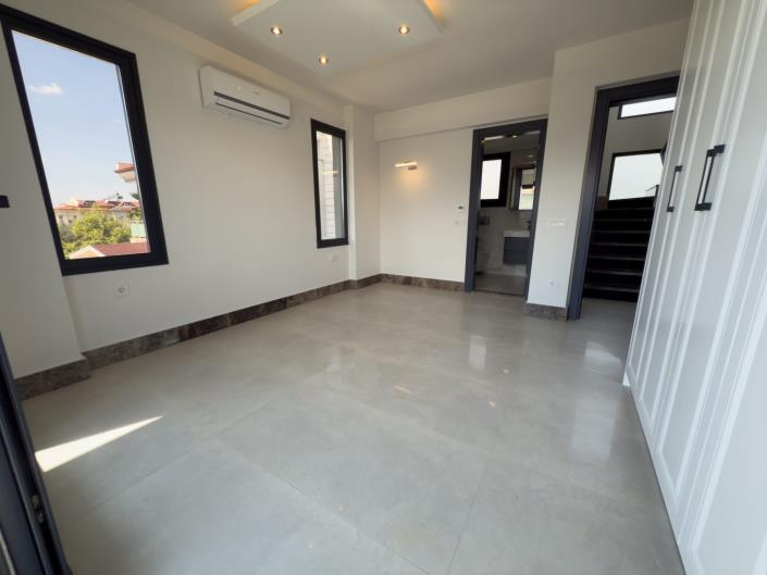 Image No.22-4 Bed Villa / Detached for sale