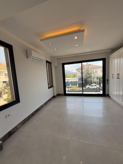 Image No.28-4 Bed Villa / Detached for sale