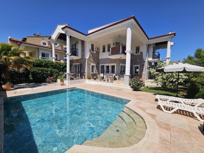 Image No.1-3 Bed Villa / Detached for sale