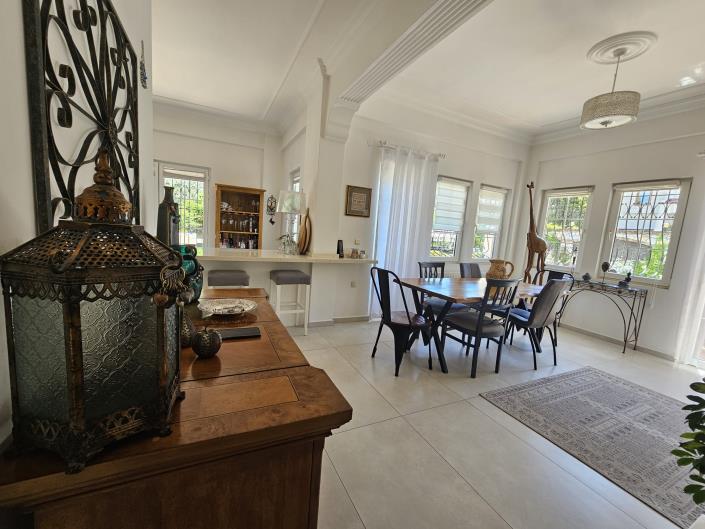 Image No.10-3 Bed Villa / Detached for sale