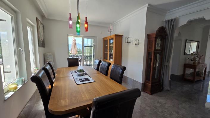 Image No.5-5 Bed Villa / Detached for sale